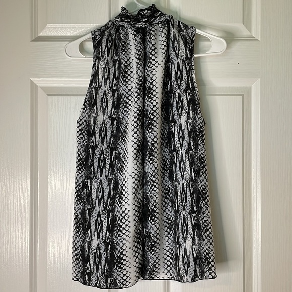 LEXINGTON AVENUE Snakeskin Print Mock Neck Top, Women’s M, Black Gray - Picture 6 of 8